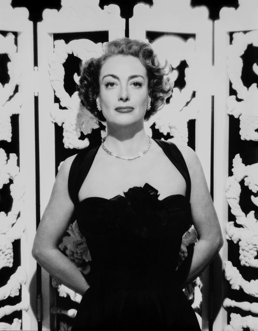 Joan Crawford: Stunning Elegance