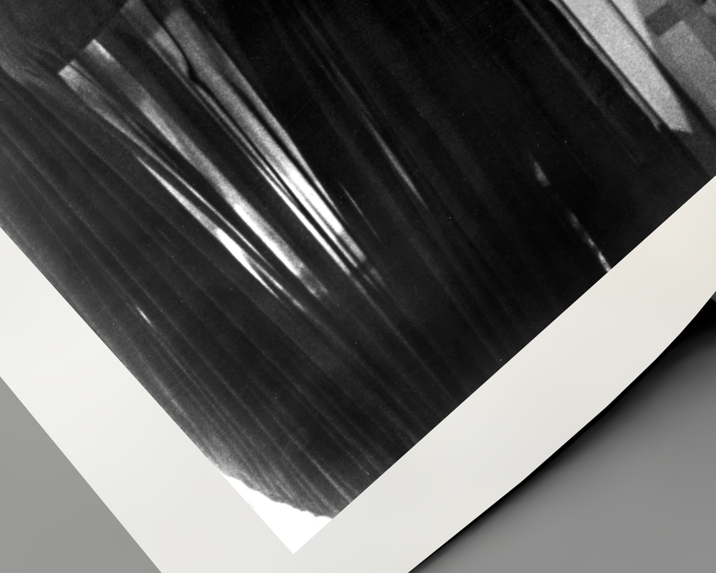 Johnny Cash joue de l'harmonica