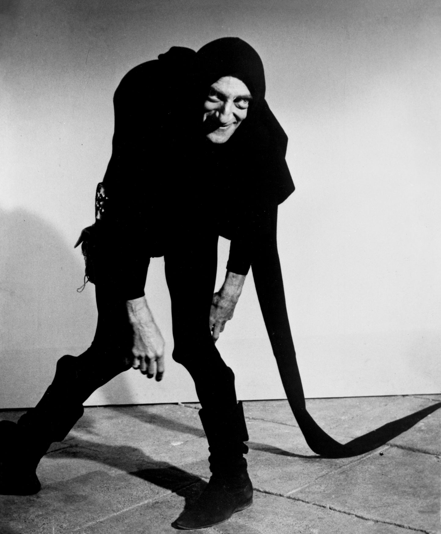 Johnny Cash joue de l'harmonica