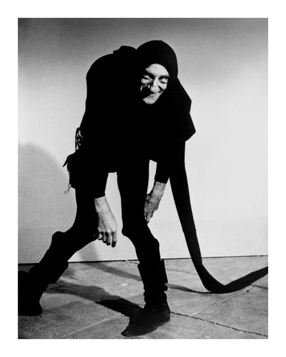 Johnny Cash joue de l'harmonica