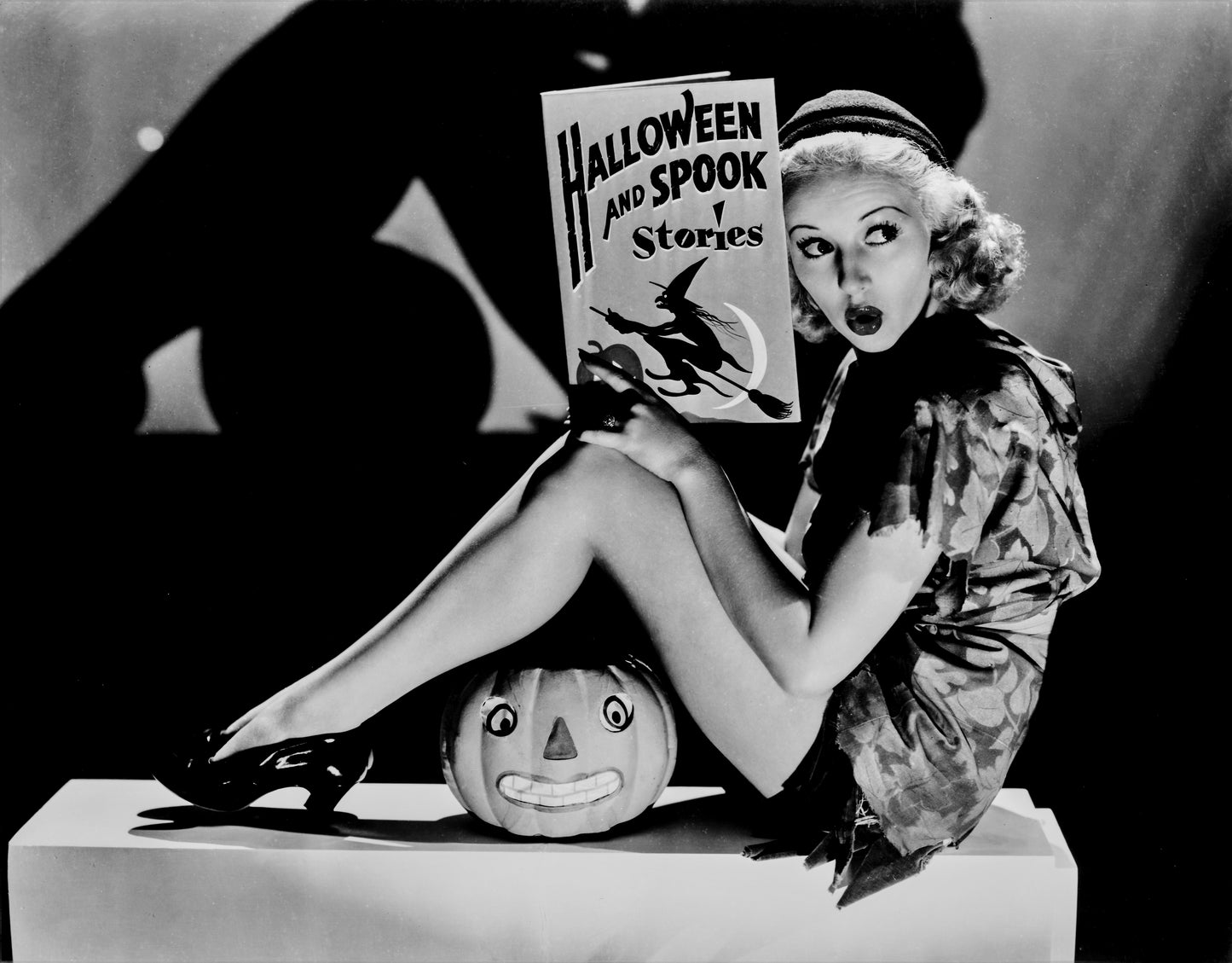 Johnny Cash joue de l'harmonica