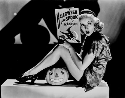 Johnny Cash joue de l'harmonica