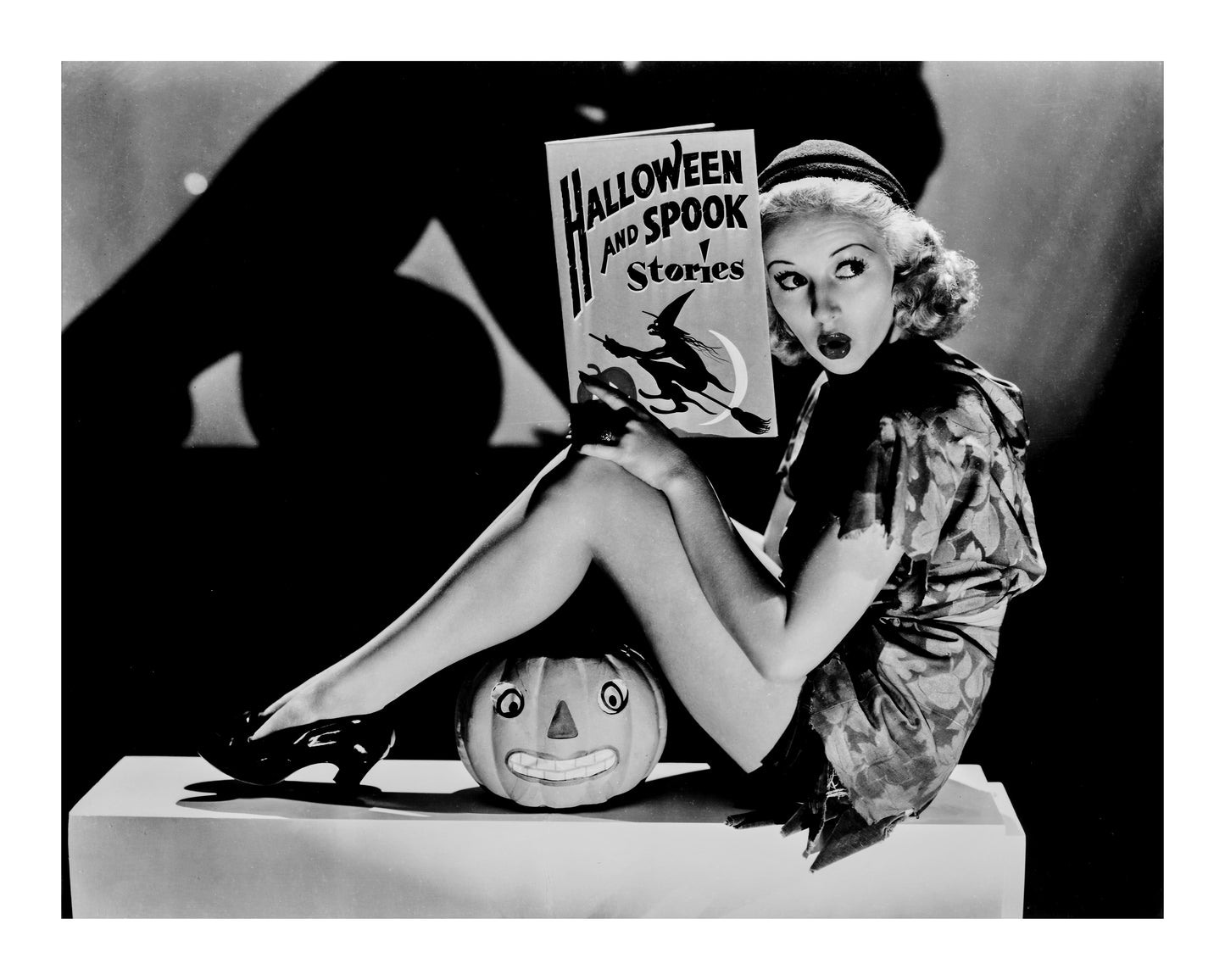 Johnny Cash joue de l'harmonica