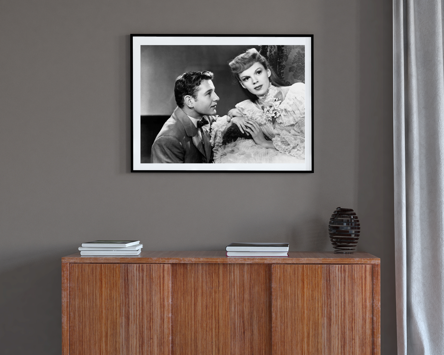 Johnny Cash joue de l'harmonica