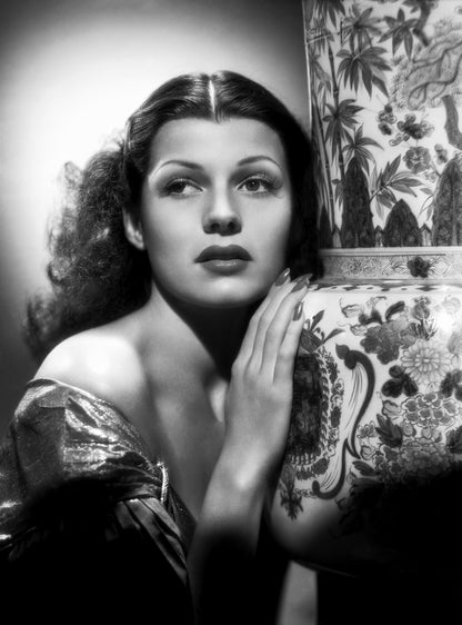 Rita Hayworth: Classic Glamour