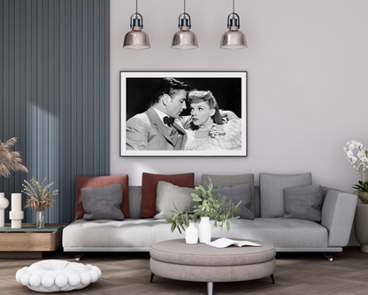 Johnny Cash joue de l'harmonica