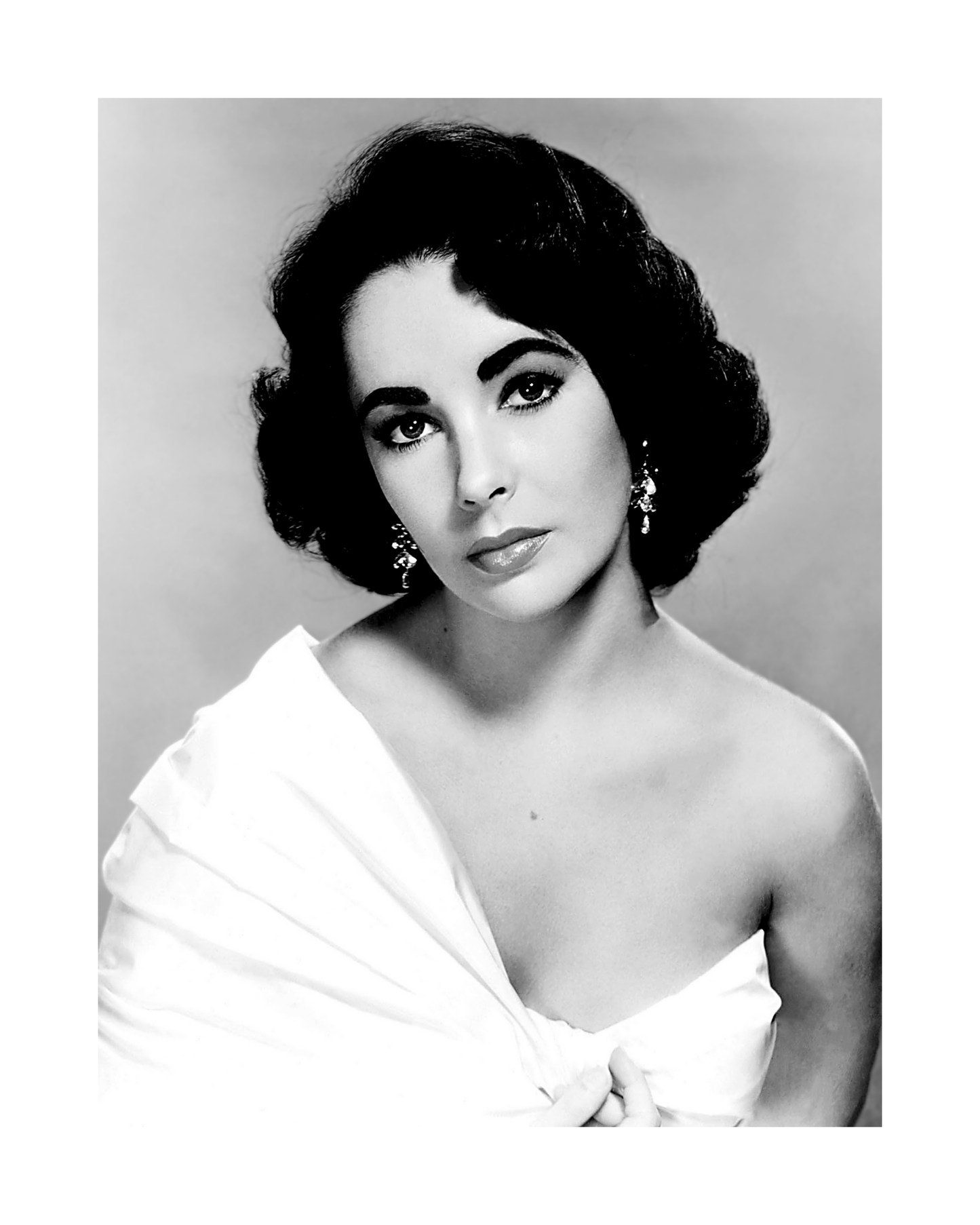Elizabeth Taylor: Elegance in White