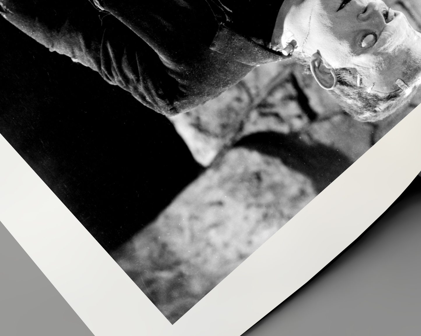 Johnny Cash joue de l'harmonica