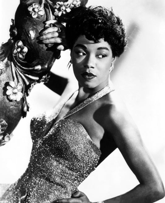 Johnny Cash joue de l'harmonica