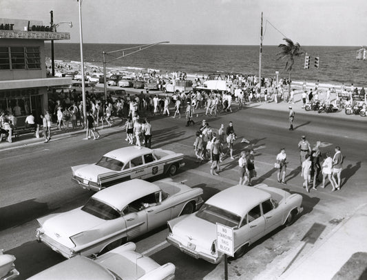 Busy Beach Street Scene Americana U.S.A.