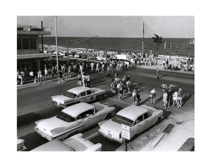 Busy Beach Street Scene Americana U.S.A.