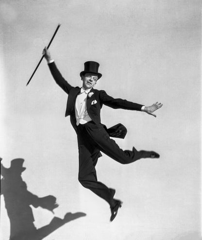 Fred Astaire en plein saut avec Tophat