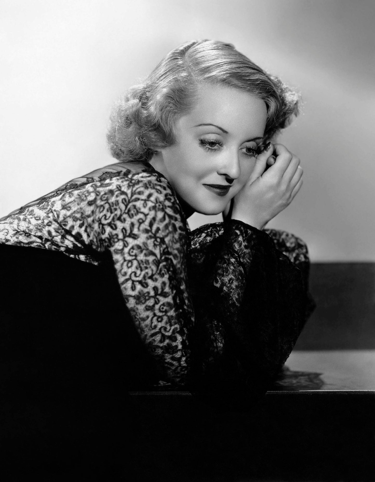 Bette Davis: Glamour Looking Down