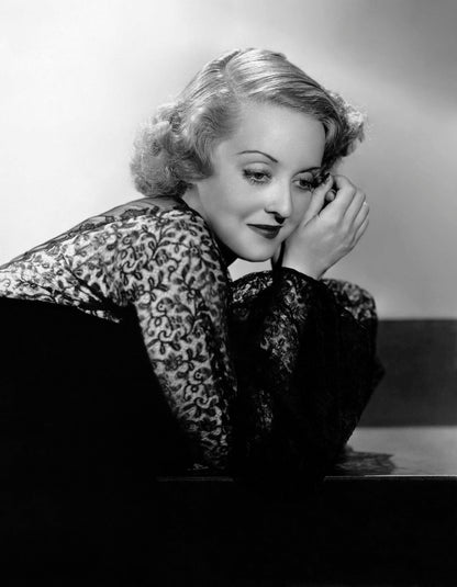 Bette Davis: Glamour Looking Down