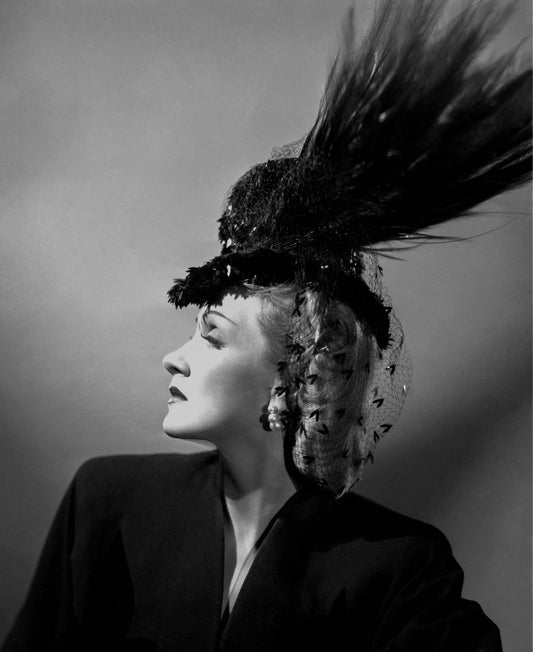 Marlene Dietrich in Federn