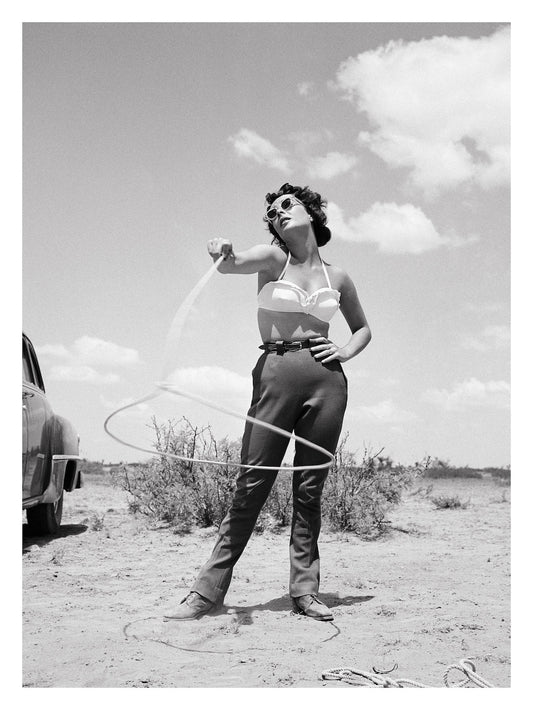 Elizabeth Taylor wirbelt in „Giant“ ein Lasso