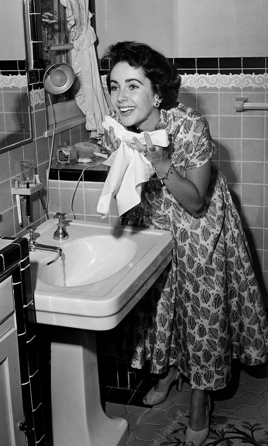 Elizabeth Taylor Washing Face