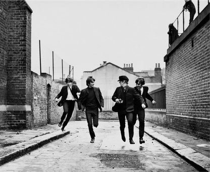 Die Beatles laufen in Hard Days Night