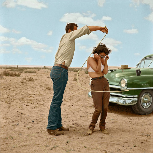 Rock Hudson en train de lassoiser Elizabeth Taylor sur le tournage de Giant