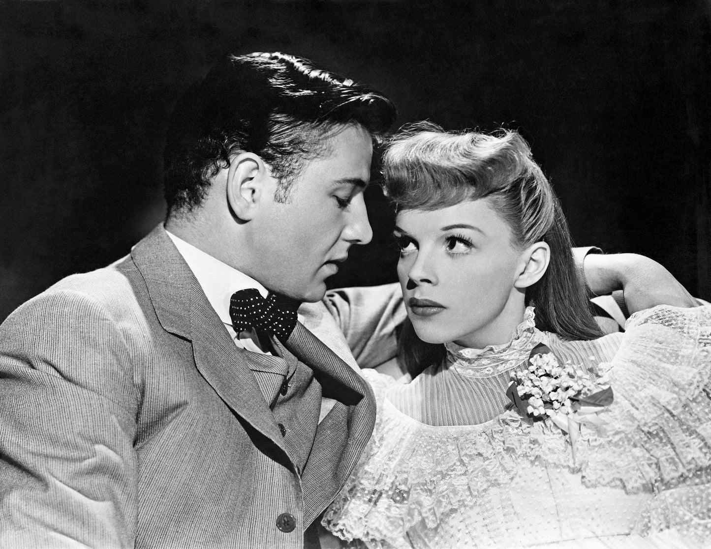 Johnny Cash joue de l'harmonica