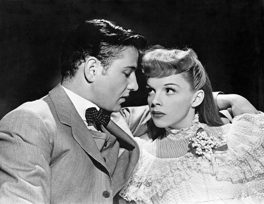 Johnny Cash joue de l'harmonica