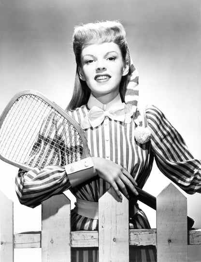 Johnny Cash joue de l'harmonica