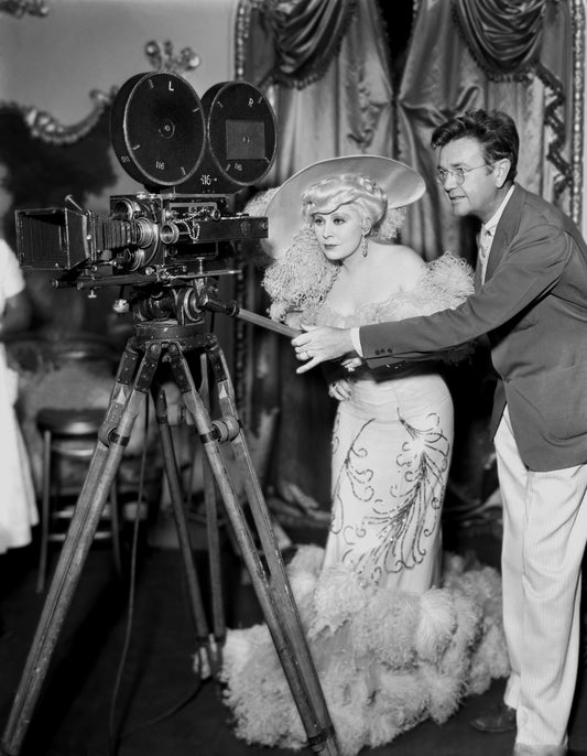 Johnny Cash joue de l'harmonica