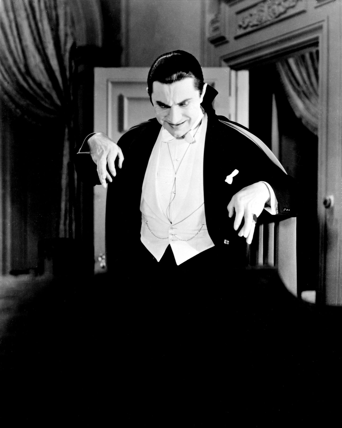 Johnny Cash joue de l'harmonica