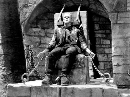 Johnny Cash joue de l'harmonica