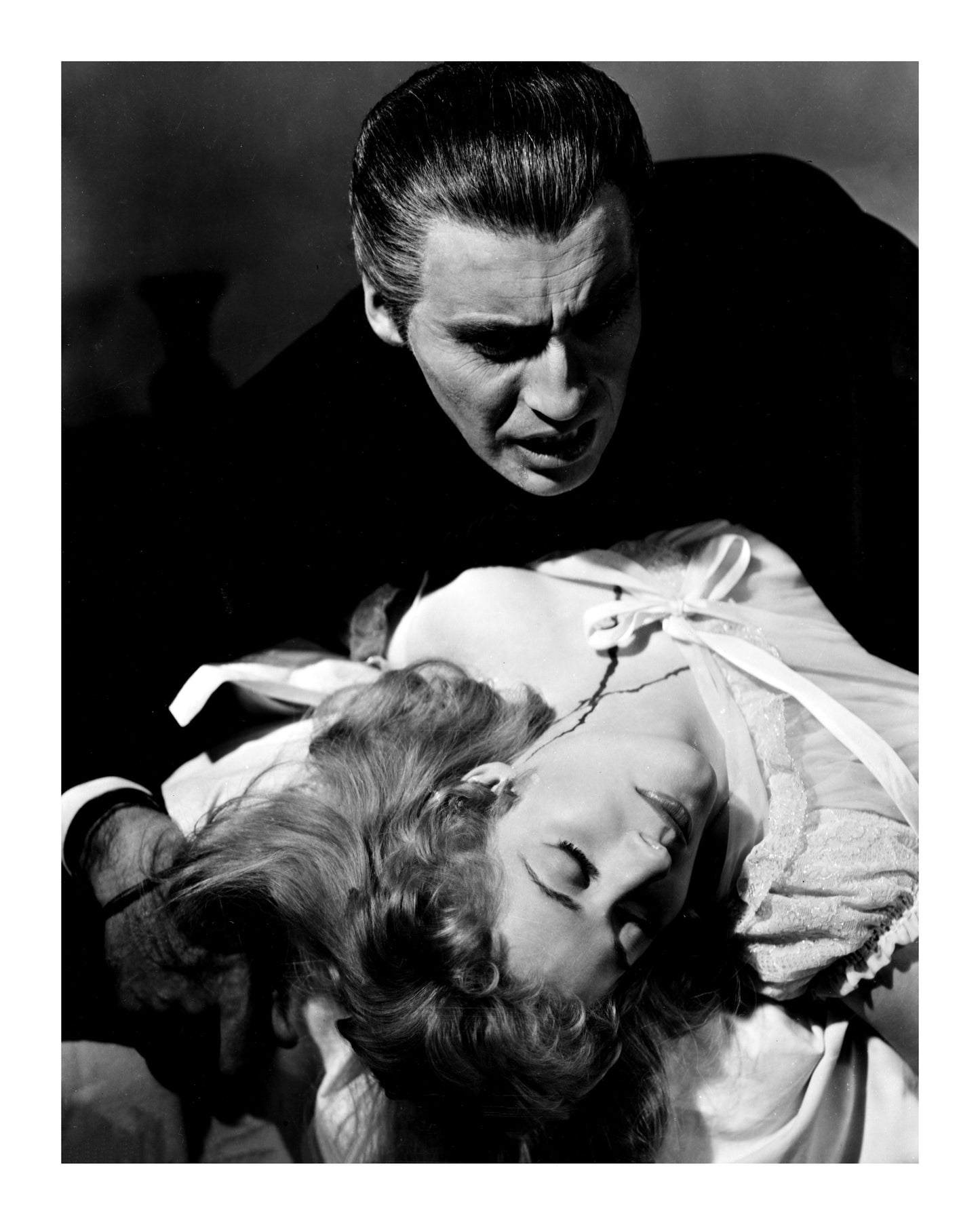 Johnny Cash joue de l'harmonica