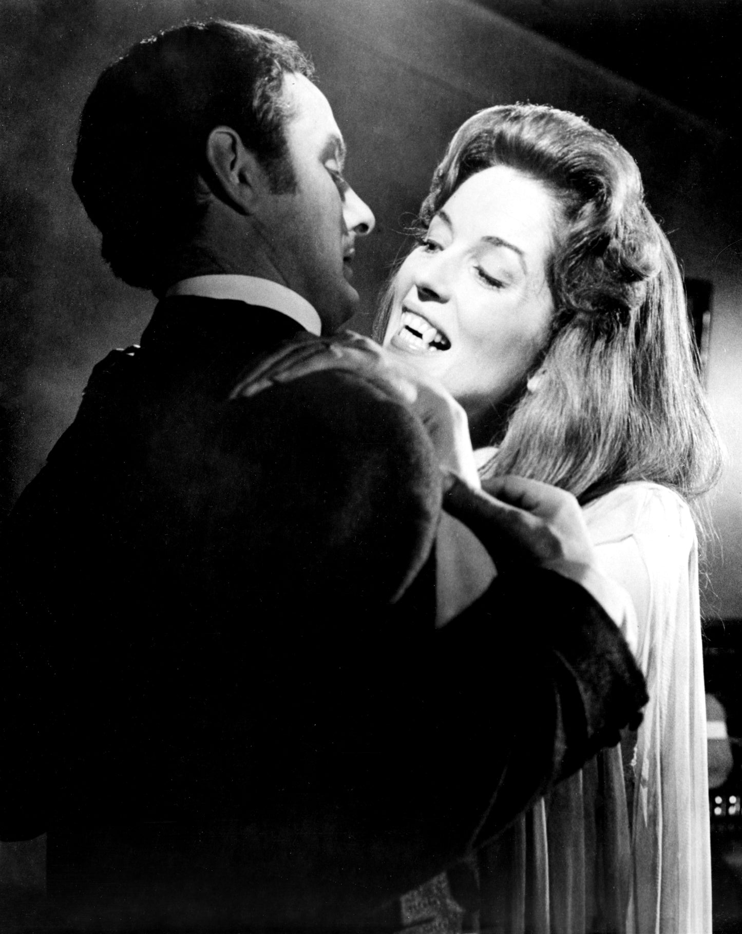 Johnny Cash joue de l'harmonica