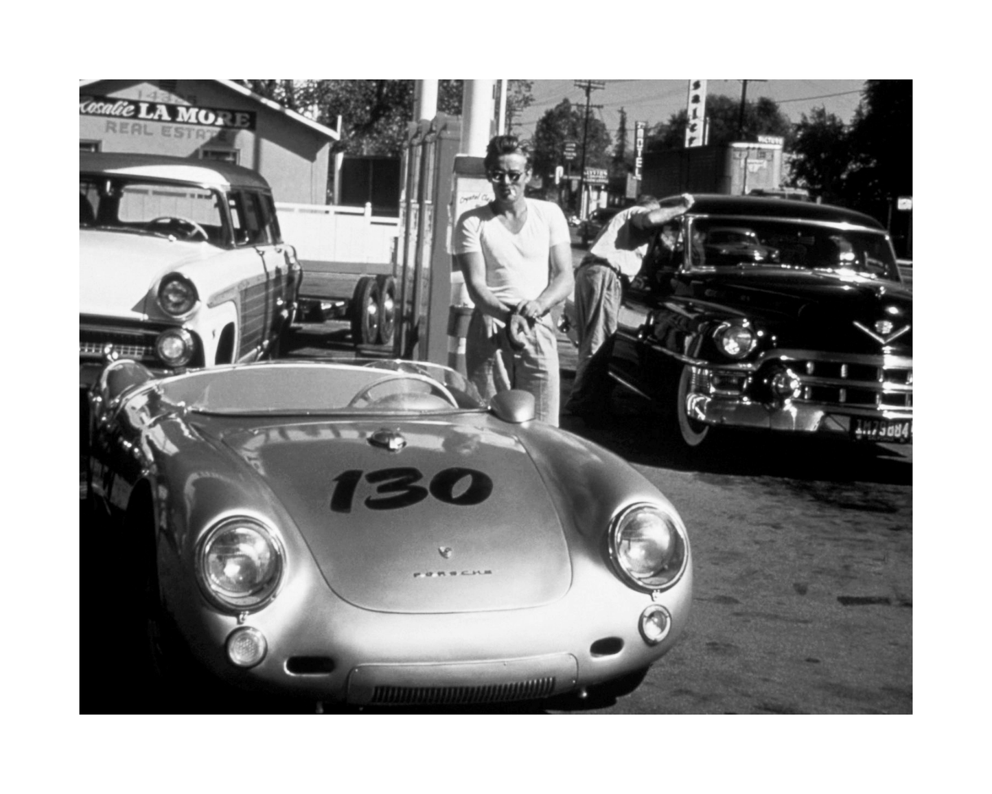 James Dean fait le plein de sa Porsche Racer