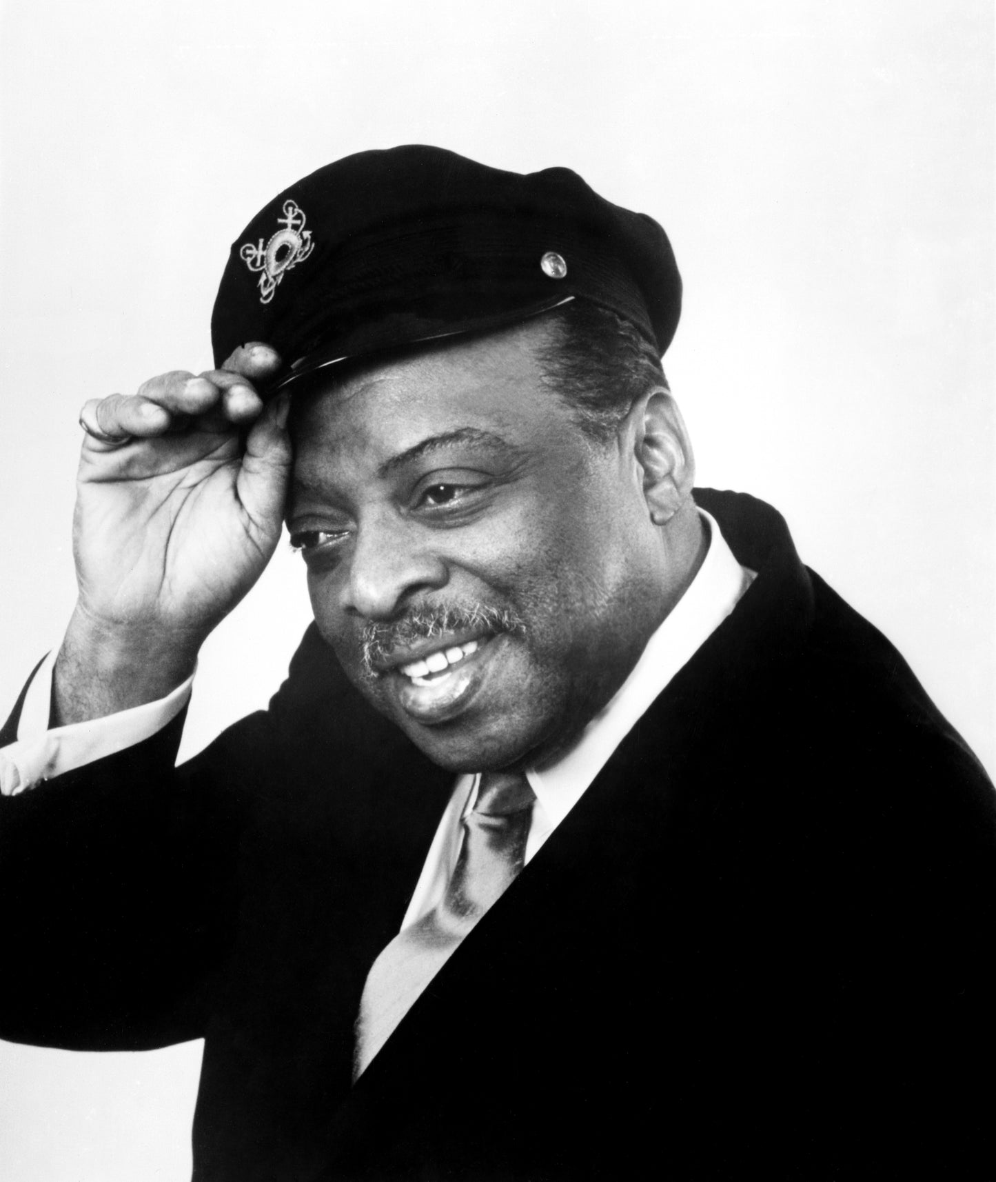 Johnny Cash joue de l'harmonica