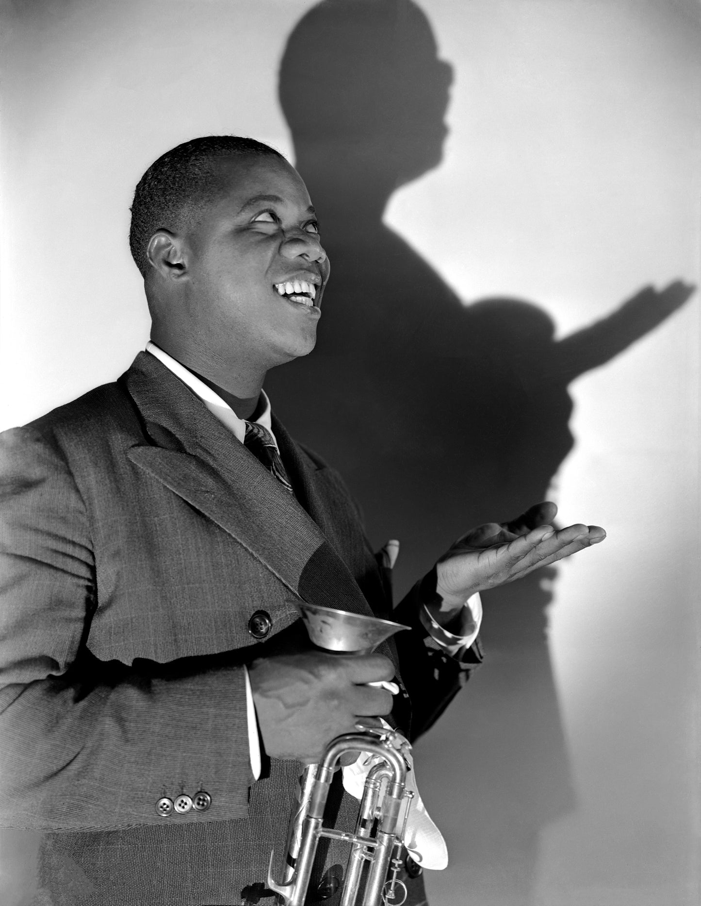 Johnny Cash joue de l'harmonica