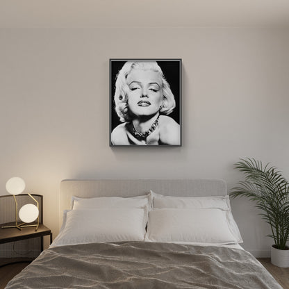 Marilyn Monroe: Elegance and Glamour