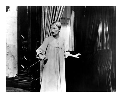 Johnny Cash joue de l'harmonica