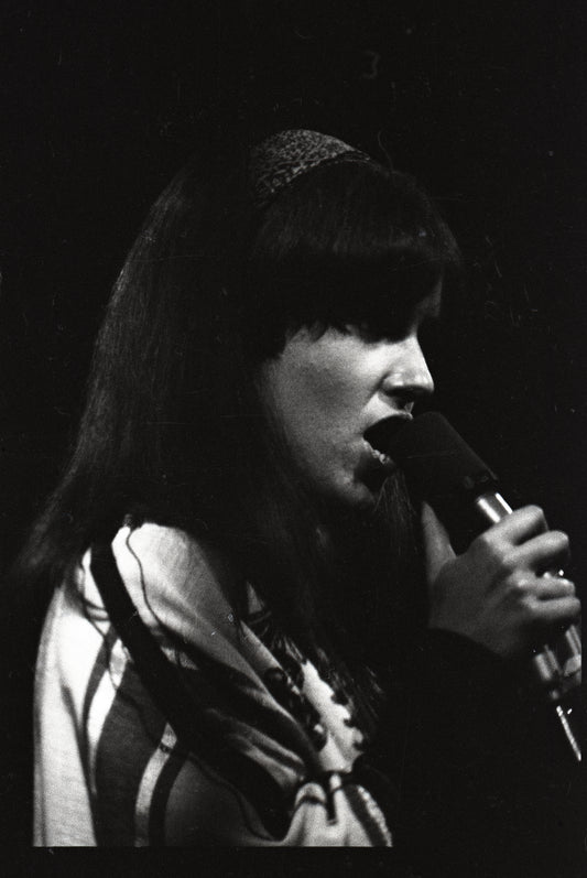 Grace Slick Singing at Monterey Pop