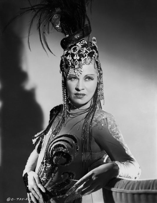 Mae West avec une coiffure
