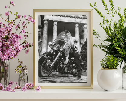 Elvis Presley et Sweetheart sur une moto