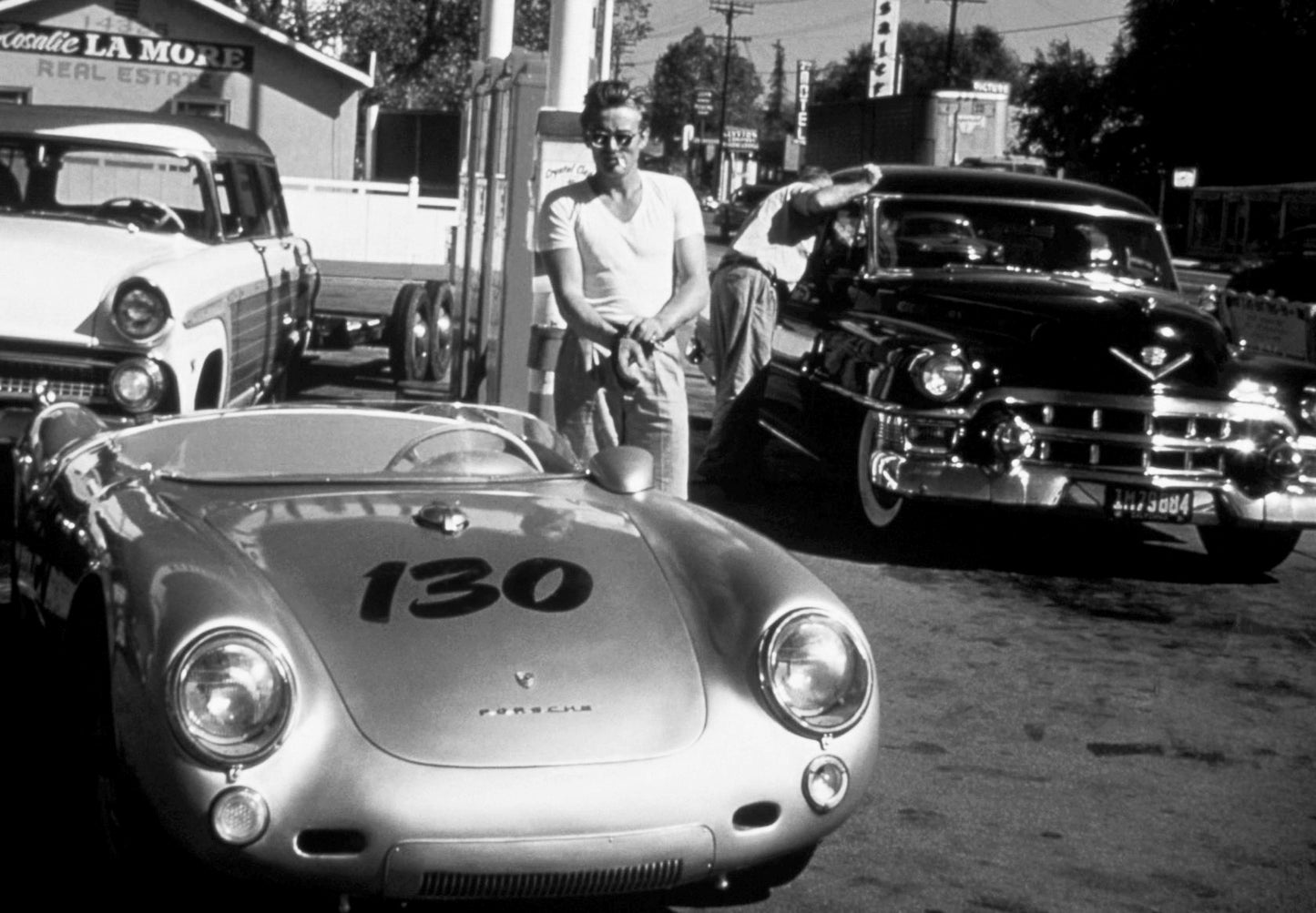 James Dean fait le plein de sa Porsche Racer