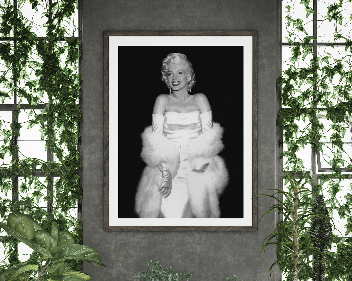 Marilyn Monroe lächelt im Pelz