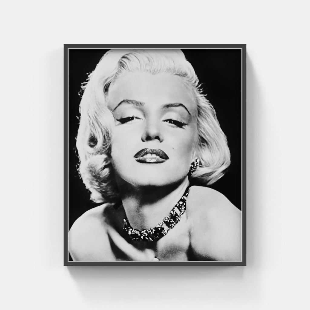 Marilyn Monroe: Elegance and Glamour