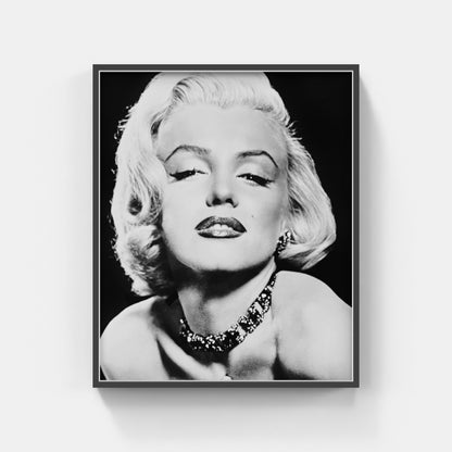 Marilyn Monroe: Elegance and Glamour