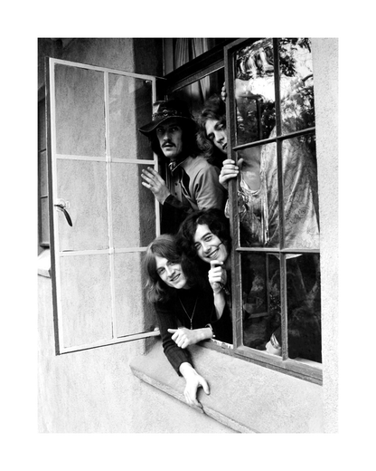 Led Zeppelin penché à la fenêtre