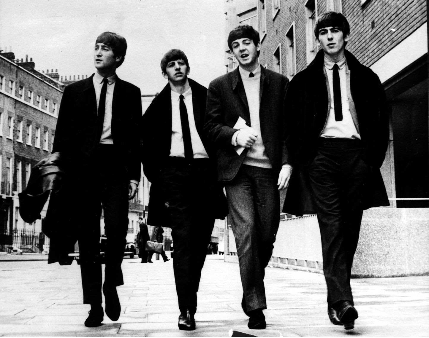 Les Beatles se promènent à Londres