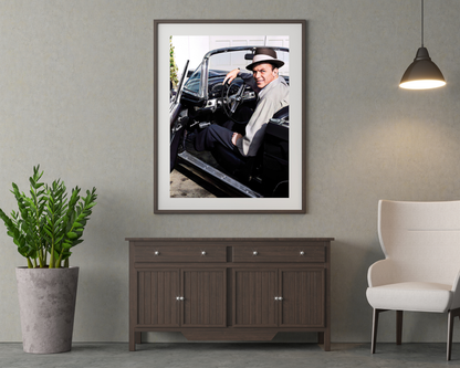 Frank Sinatra in seinem Ford Thunderbird