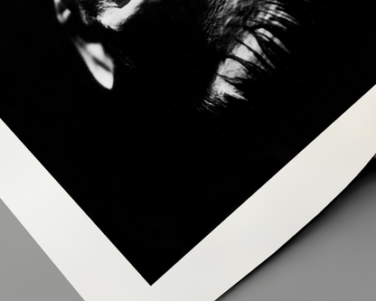 Johnny Cash joue de l'harmonica