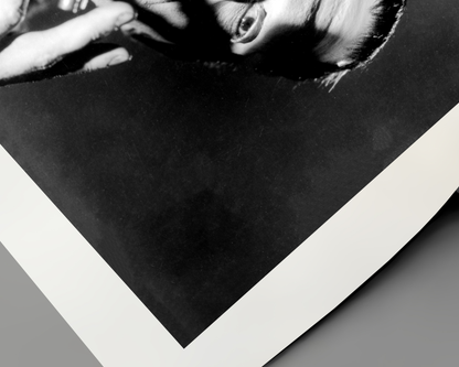 Johnny Cash joue de l'harmonica