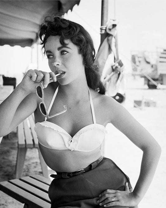 Elizabeth Taylor mit Sonnenbrille für „Giant“