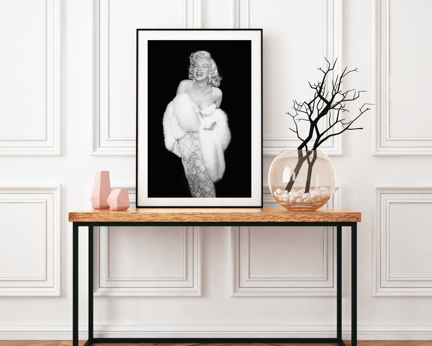 Marilyn Monroe lächelt im Pelz